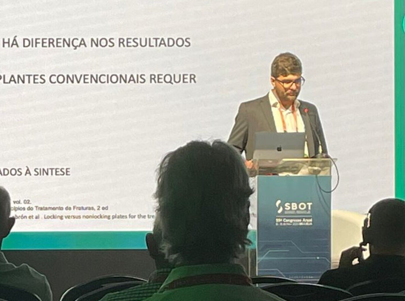 Aula sobre fraturas do pilão tibial no Dia da Especialidade do 55º Congresso Anual da SBOT